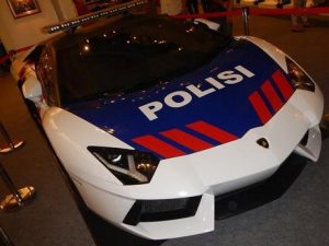 Mobil Patroli Polisi: Haruskah Lamborghini?